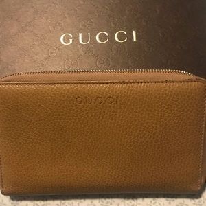 Gucci 321117 Tan Textured Leather Wallet Clutch